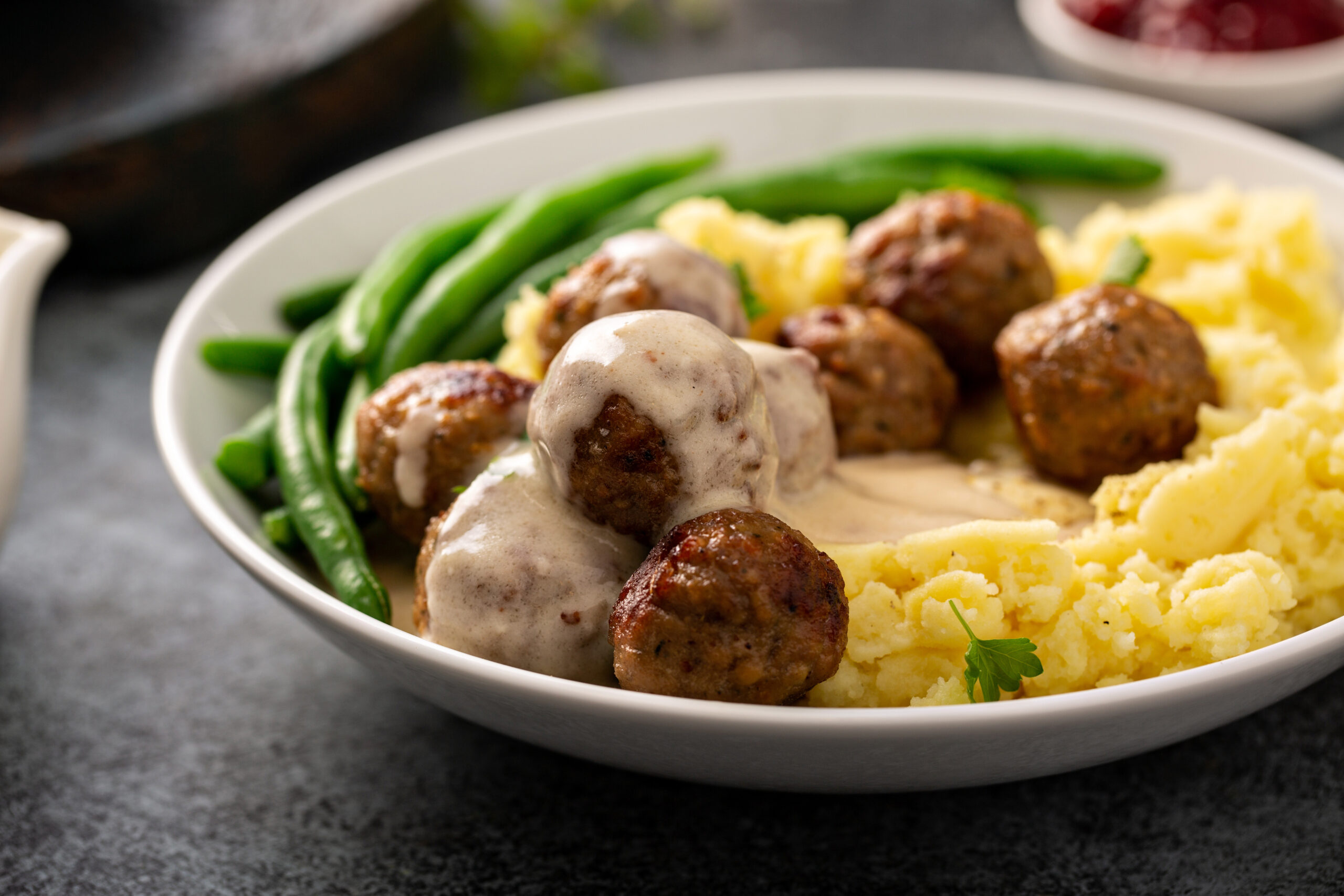 Creamy meatballs with mashed potatoes